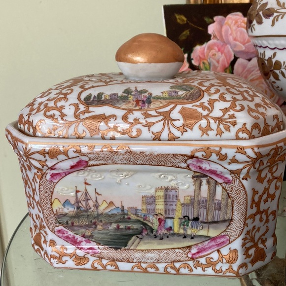 Other - 🎊🏆💕HP Vintage hand painted trinket box🍾🎉🎈